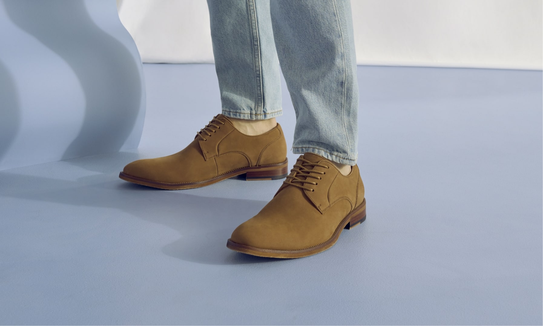 Click to shop Stacy Adams casual shoes. Image features the Preston in tan. 