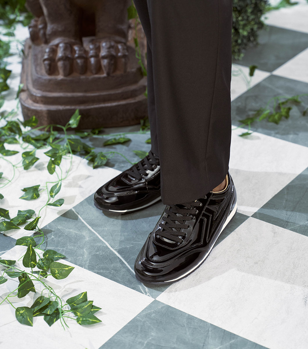 Action 150 in Black Patent Rotate View